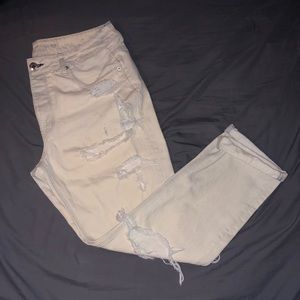 American Eagle Tomgirl Distressed Jeans!